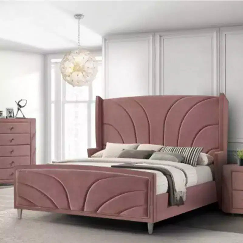 Lit plateforme capitonné 90" Eastern King | Velours rose, cadre en métal brillant